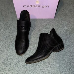 Madden Girl Black Women's Booties Shoes Size 7 1/2